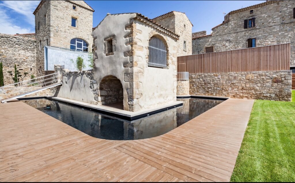 Pisciniste en Ardèche, piscine avec pvc armé noir