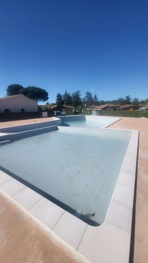 Pisciniste en Ardèche. Rénovation d'une piscine d'un camping