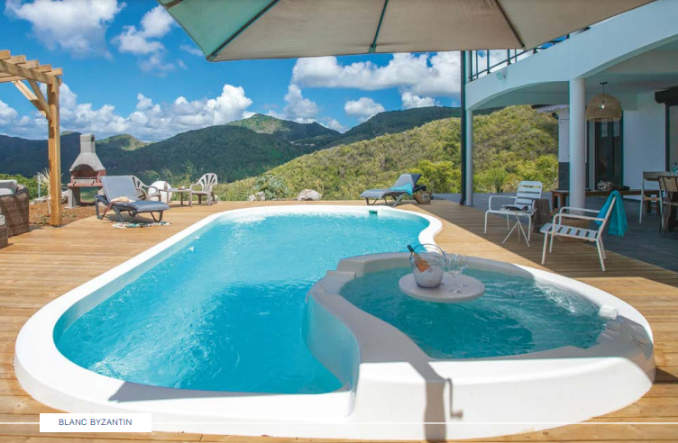 Piscine coque polyester Freedom en création de nouveaux projets piscine en Ardèche