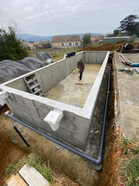 Piscine béton. Les étapes de construction d'une piscine