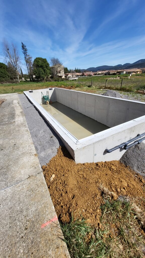 Piscine béton. Les étapes de construction d'une piscine